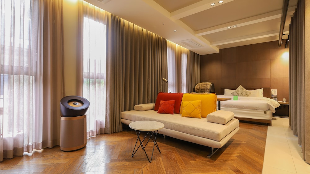 KYND HOTEL 14/50