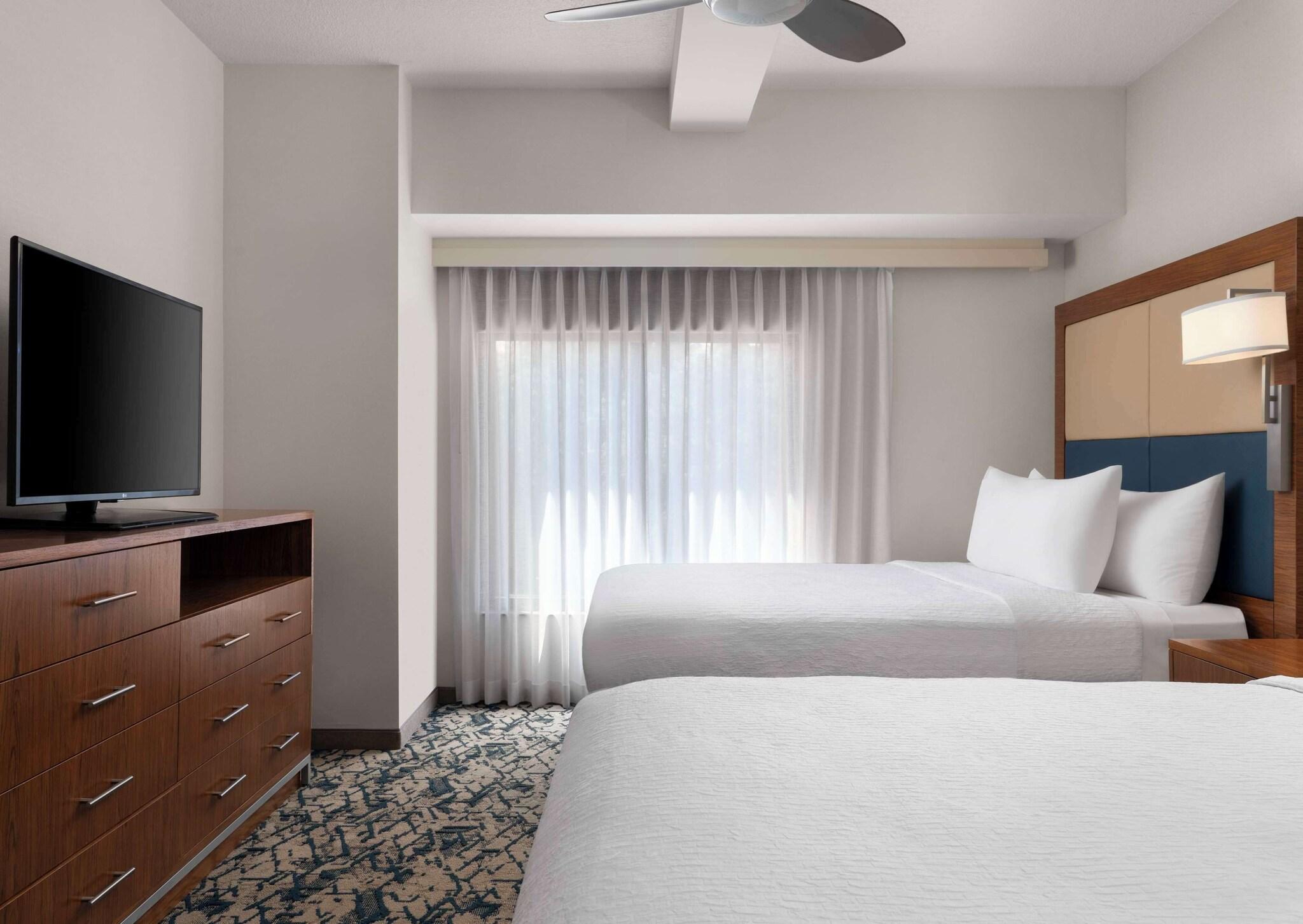 Suite, 1 King or 2 Queen Beds