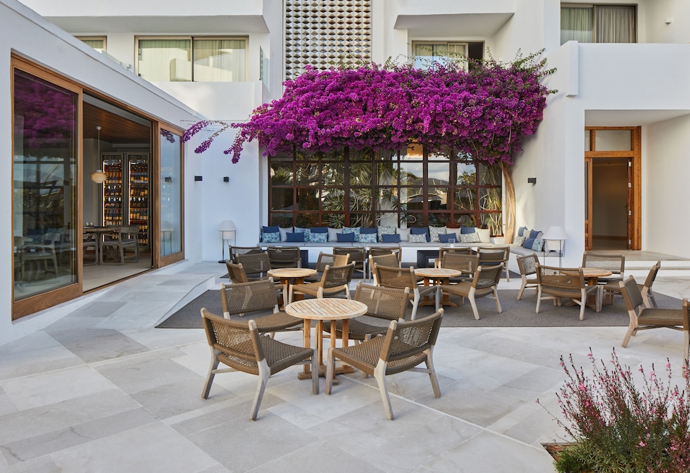 Hotel Tres Torres 44/65