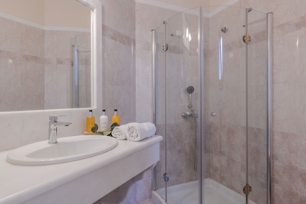 Epavlis Hotel And Spa 48/50
