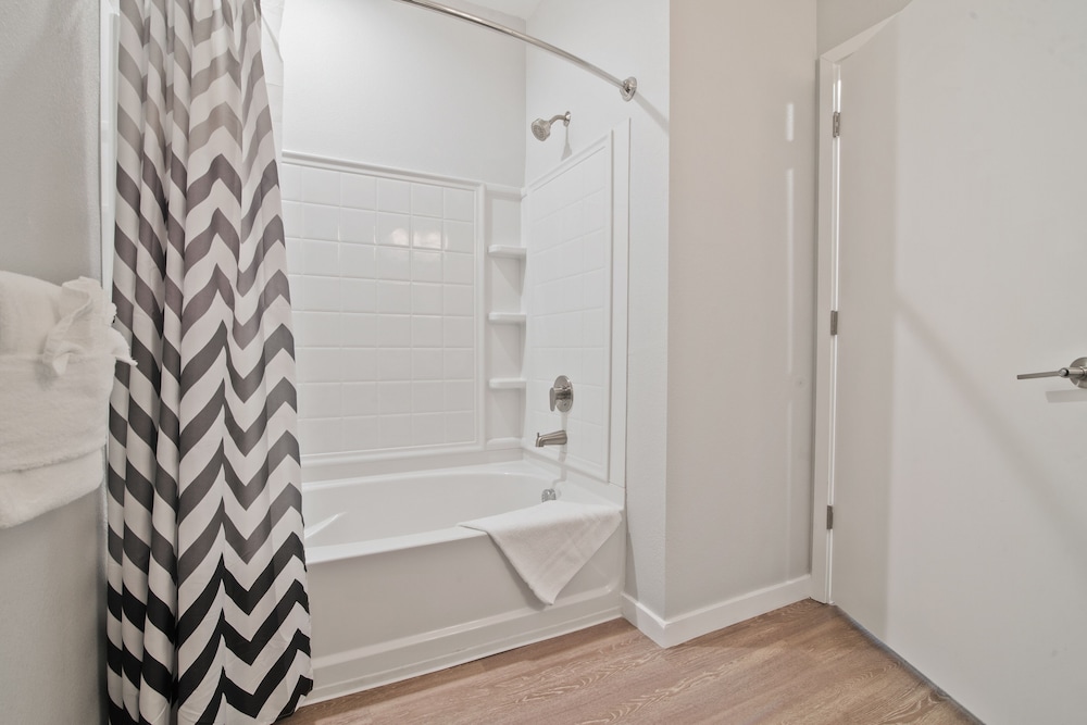 Global Luxury Suites in Menlo Park 48/50