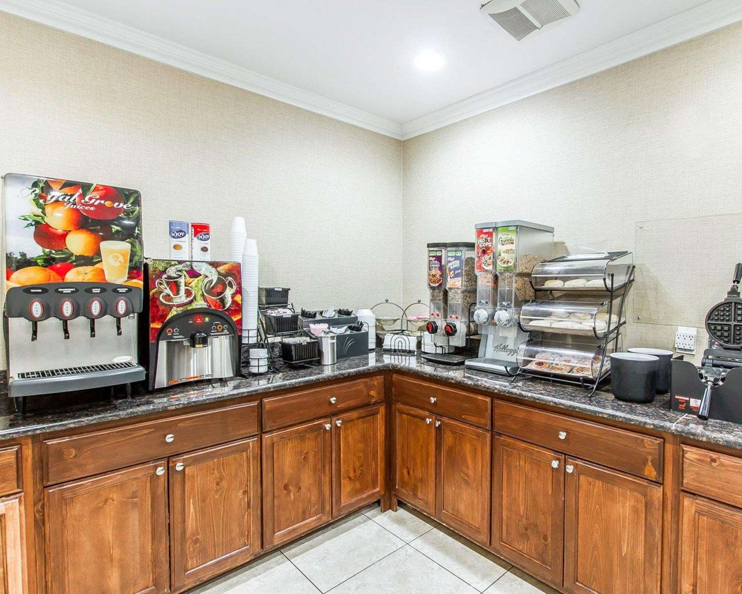 Super 8 by Wyndham Mesa Downtown Near Convention Center 19/20