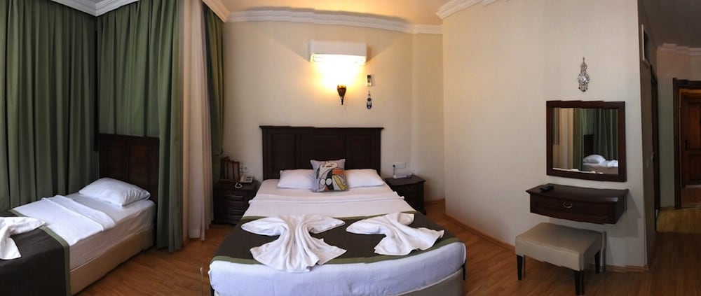 Hadrian Gate Hotel 11/50