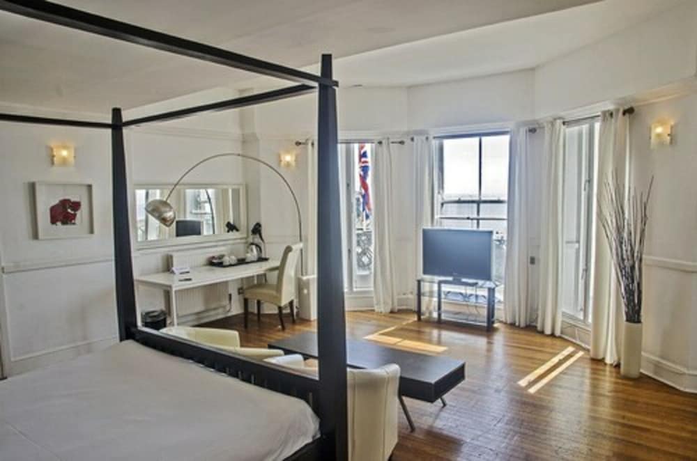 The Kings Hotel 34/55
