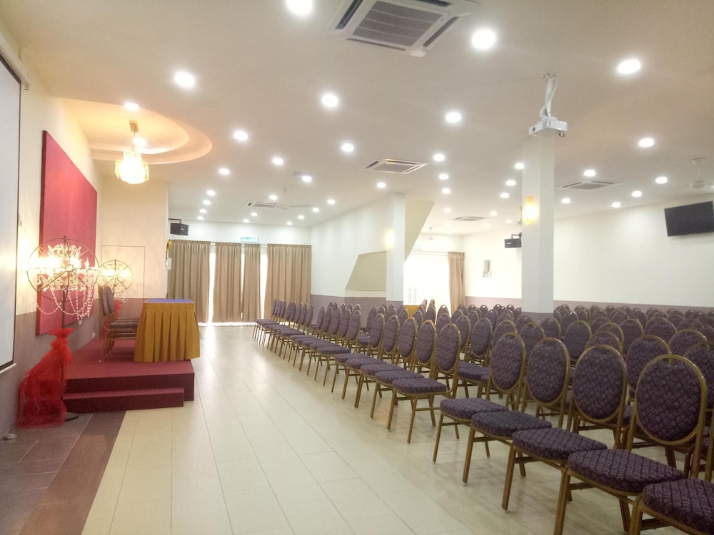 Lipis Plaza Hotel 21/24