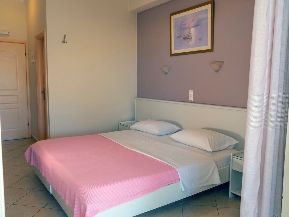 Loukas Hotel &amp; Apartments 11/50