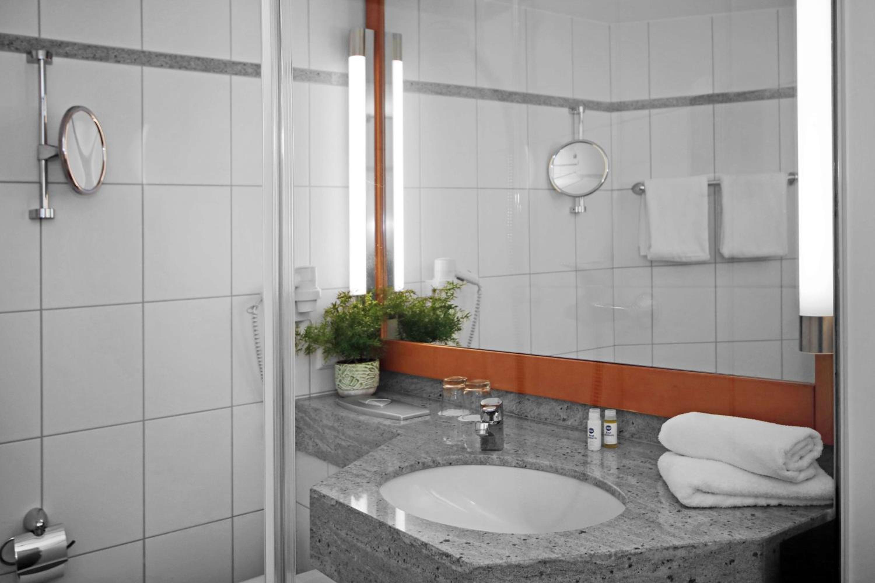 غرفة كومفورت بسرير كوين، Best Western Hotel Halle-Merseburg 5/6