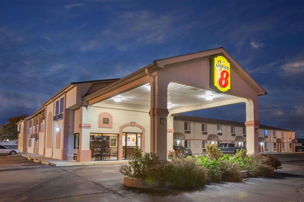 Super 8 by Wyndham Sallisaw 1/15