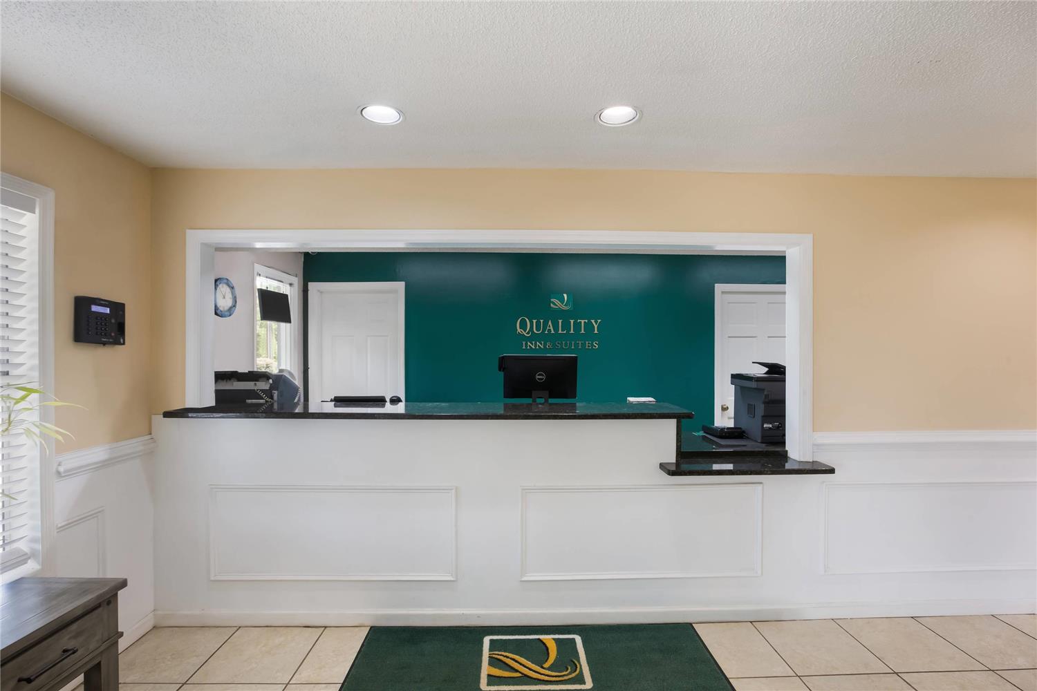 Quality Inn & Suites Greensboro near Lake Oconee 5/36