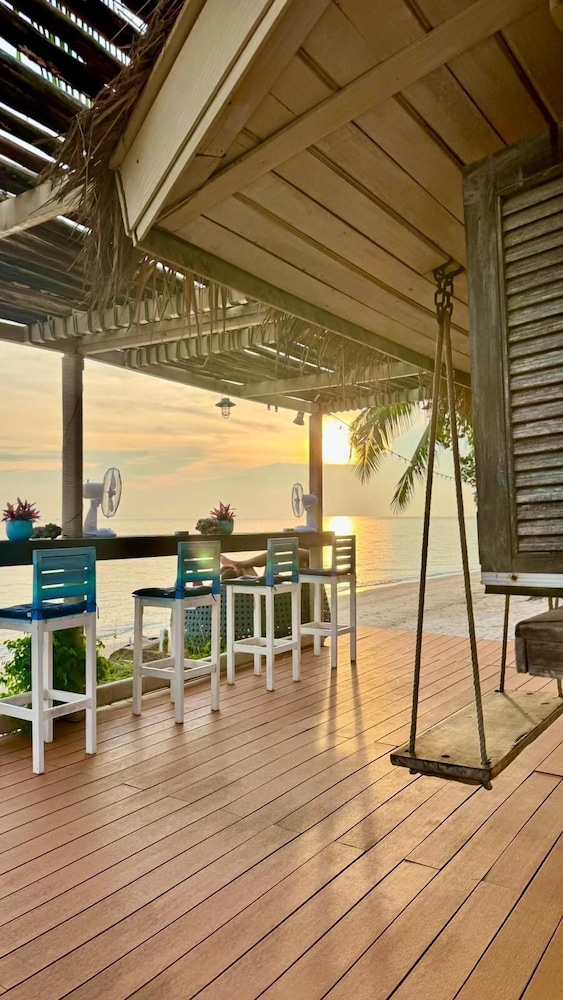 Phangan Beach Resort 35/68