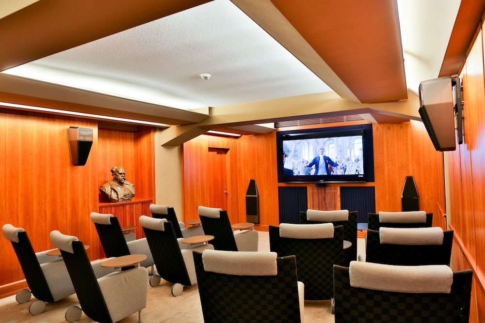 ARIA HOTEL 55/64