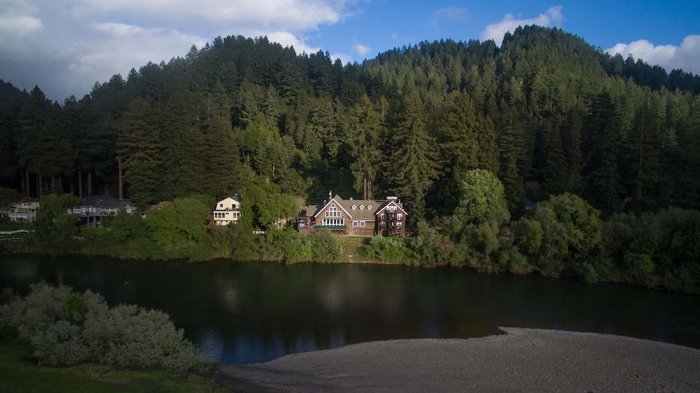 Highland Dell Lodge 34/36