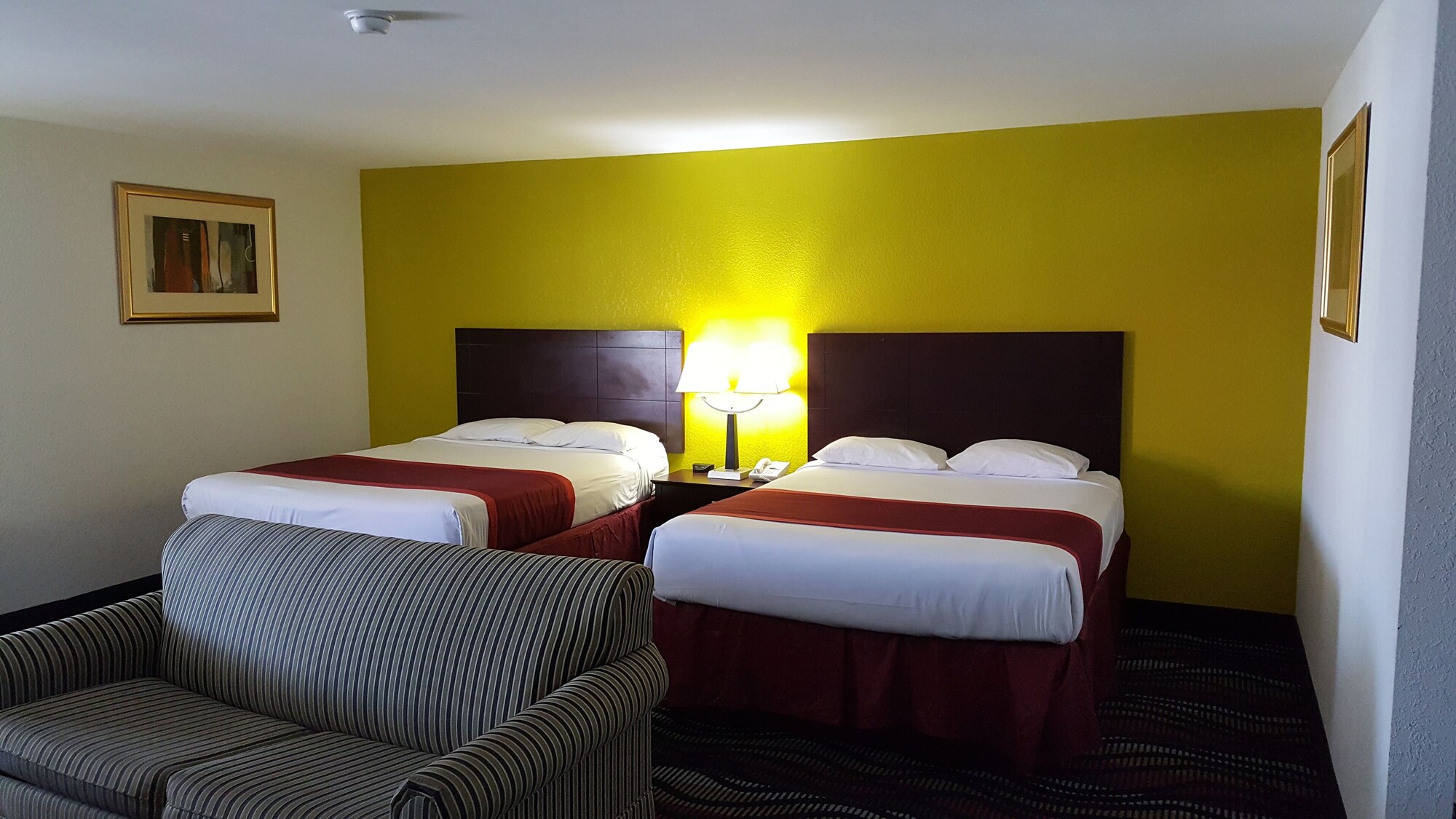DELUXE, DOUBLE BED