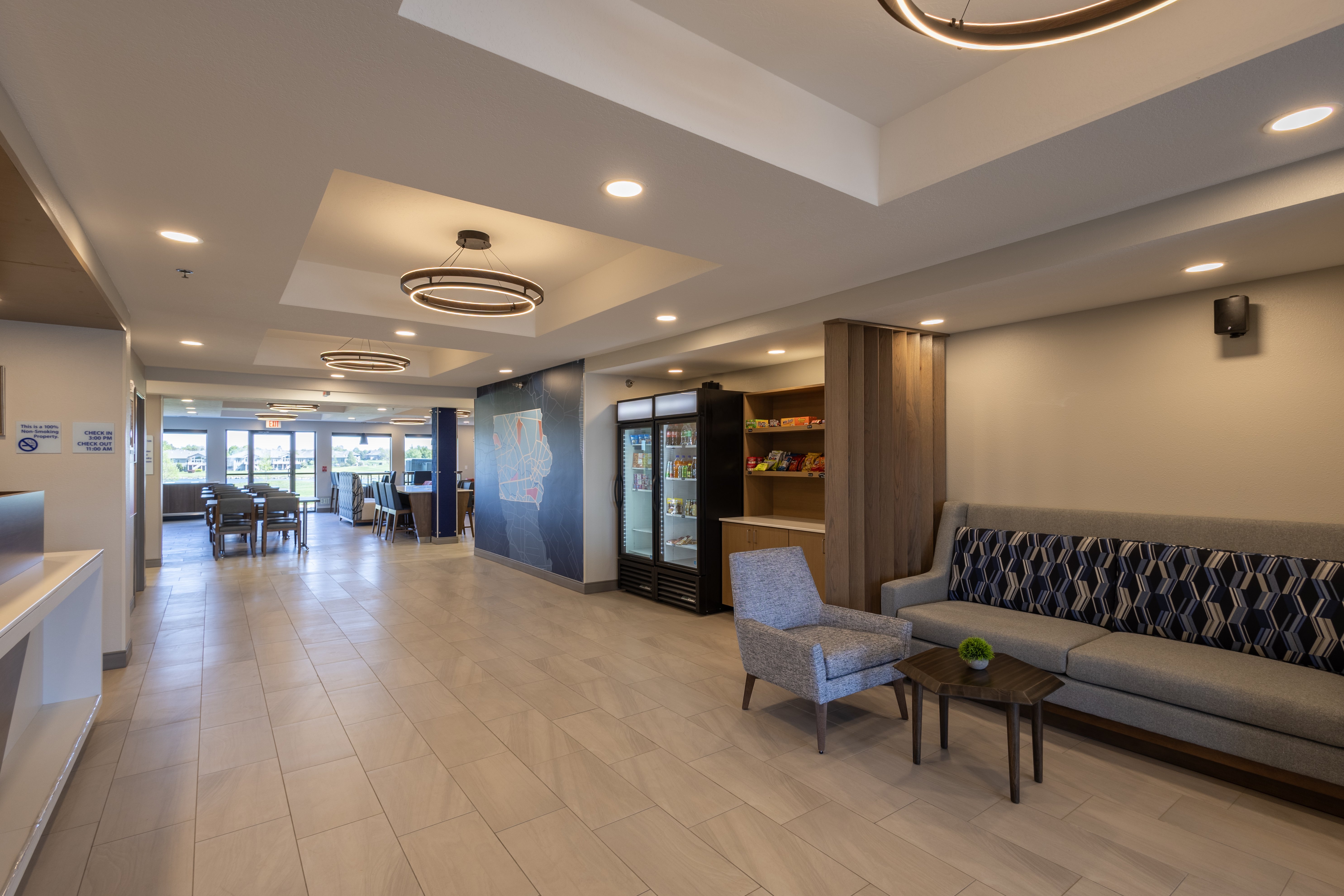 Holiday Inn Express Suites Sioux Center 49/68