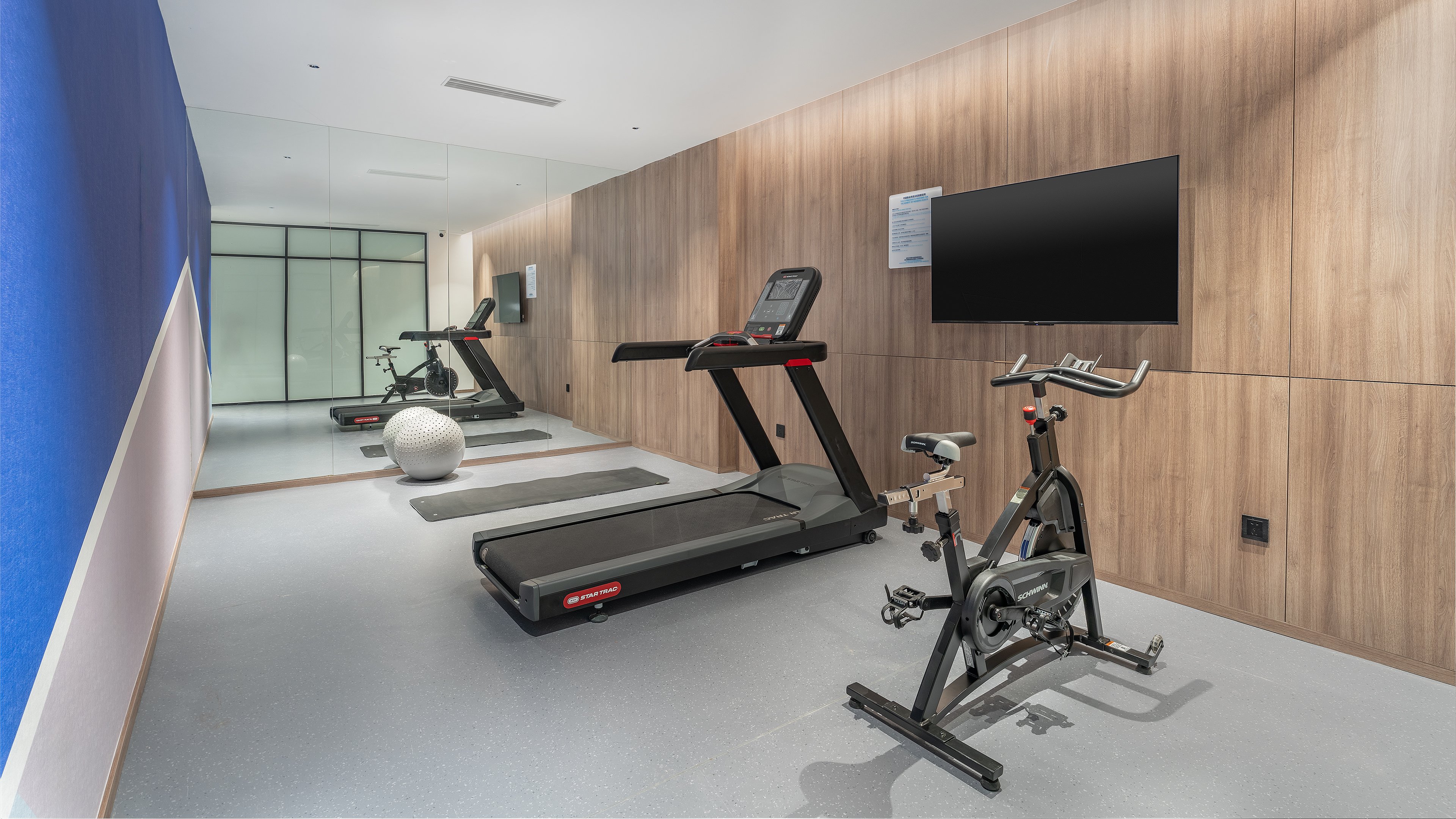 Holiday Inn Express Qingdao Shibei 18/37