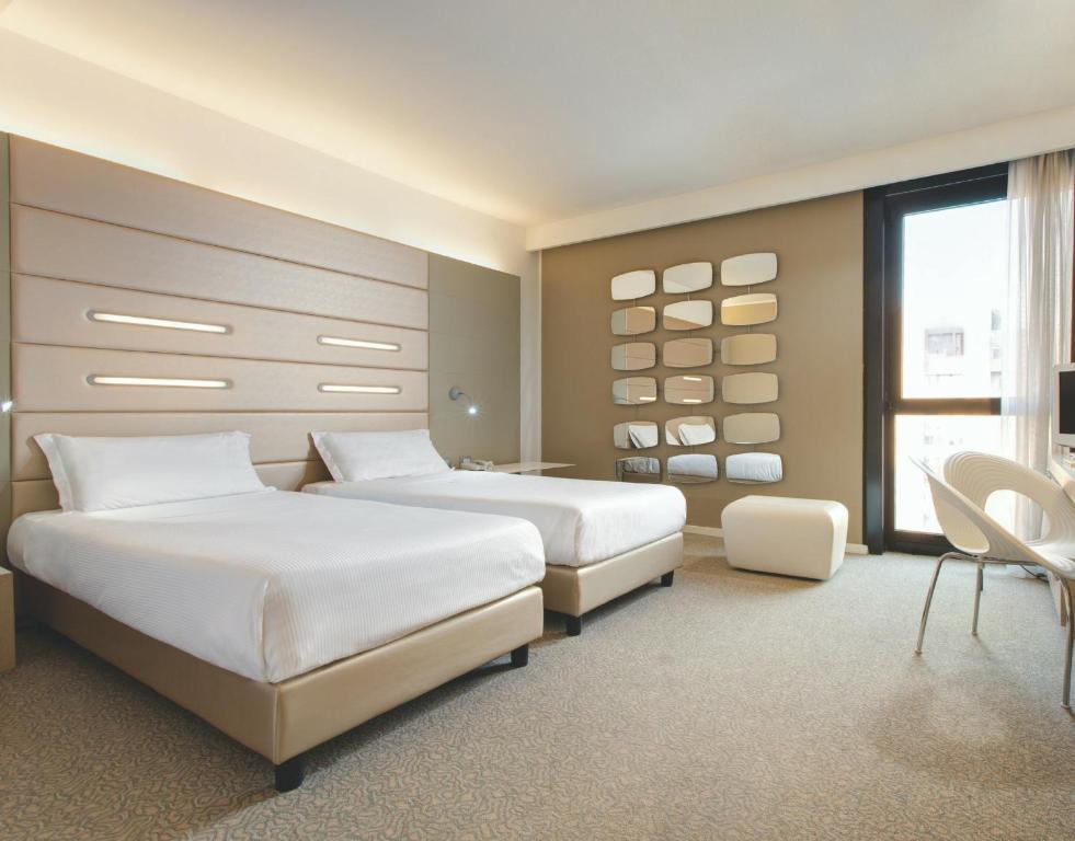 Room, Single, Twin Beds