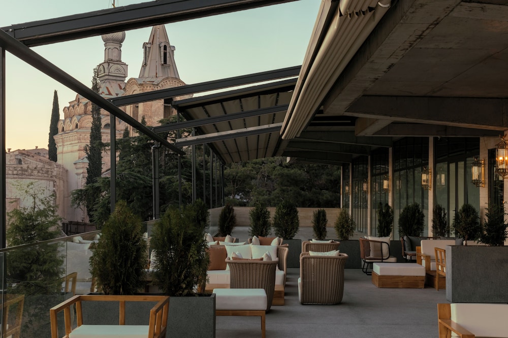 Castor and Pollux Hotel 64/69