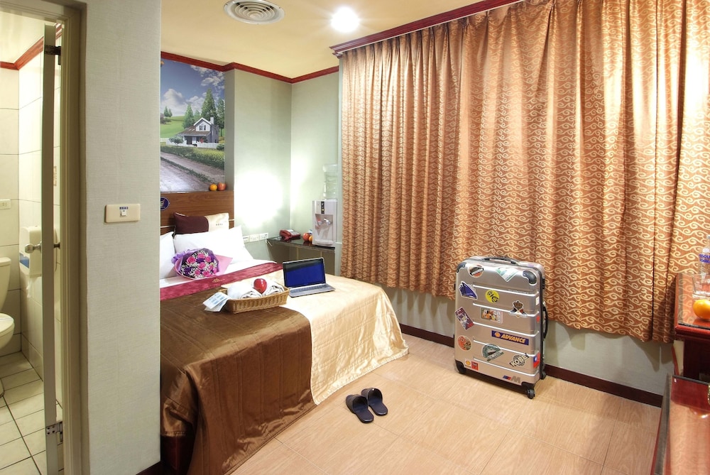 Golden Swallow Hotel 16/25