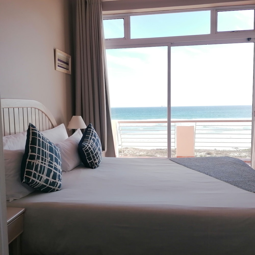 Cape Town Beachfront Apartments At Leisure Bay 25/50
