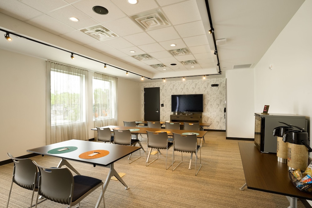 Aloft Austin Airport 43/47