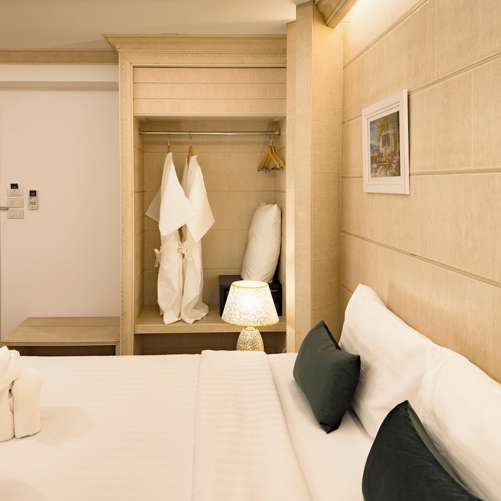 Golden Empire Suvarnabhumi Hotel 22/48