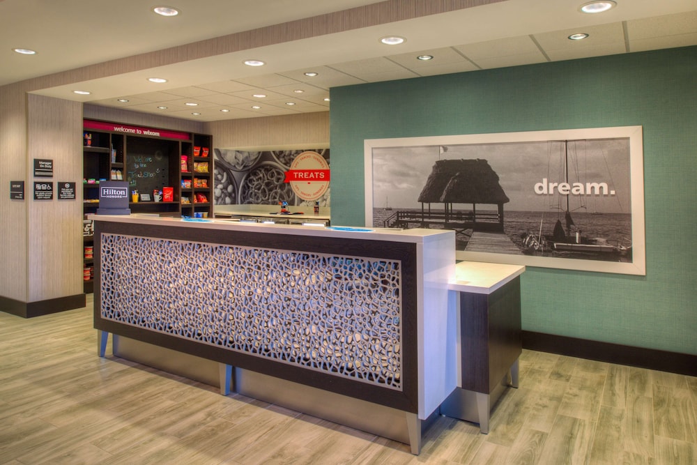 Hampton Inn & Suites Wixom 9/61