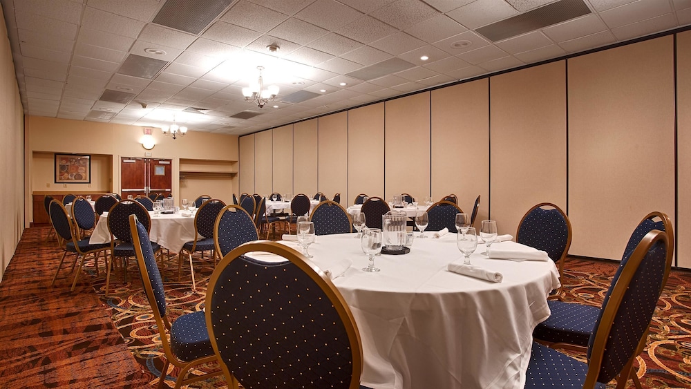 Rock Island Inn & Suites Marshalltown 43/55