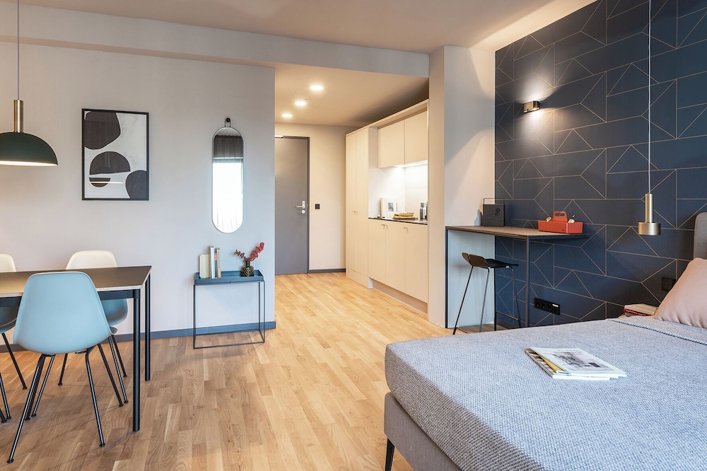 LUXURY, APARTMENT