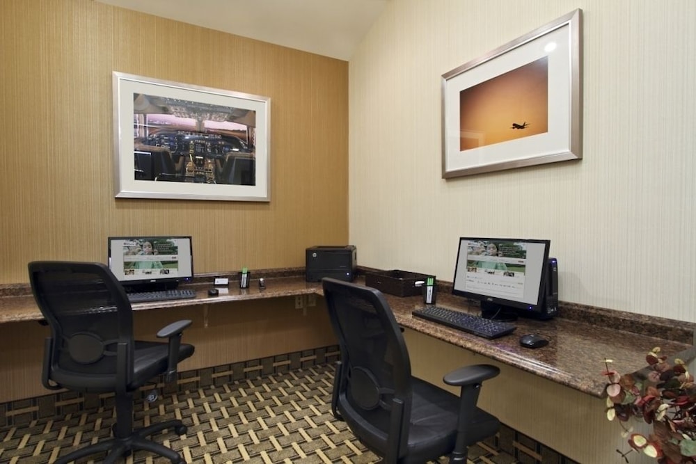 Holiday Inn Orange County Airport 38/57