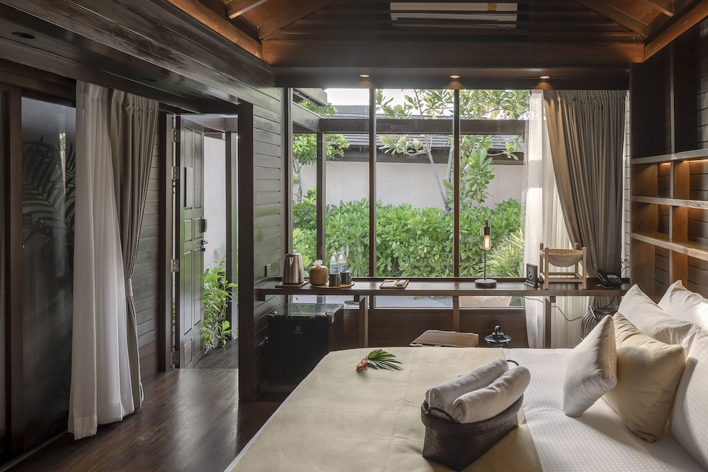 THE SPA RESORT 12/50