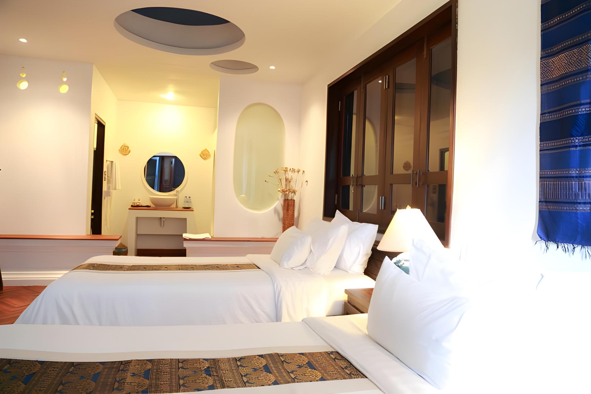 DELUXE, TWIN BEDS