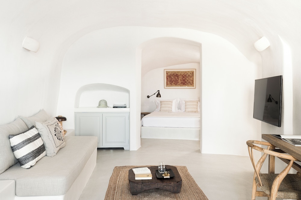 Armenaki Santorini 27/50