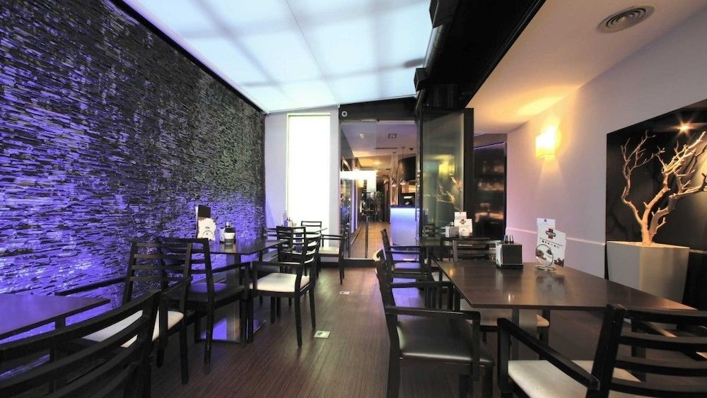 HOTEL CARDENAL 24/30