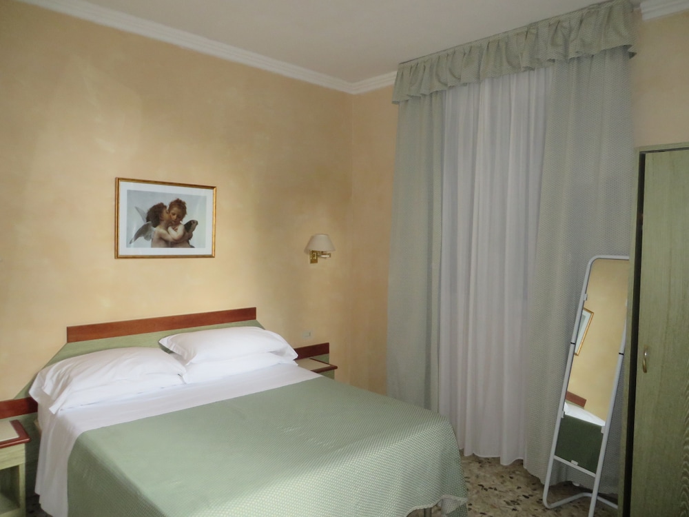 Hotel Villa Tiziana 8/22