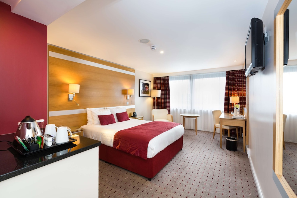 Doubletree By Hilton Milton Keynes 24/83