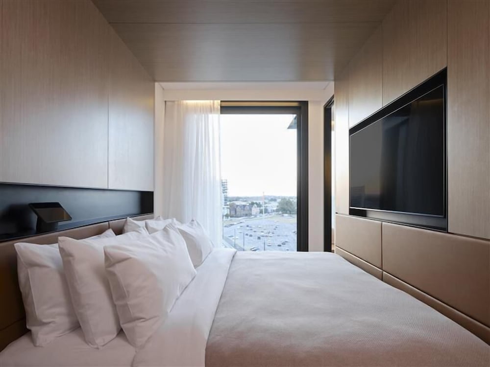 LUXURY, APARTMENT, KING BED, SOFA