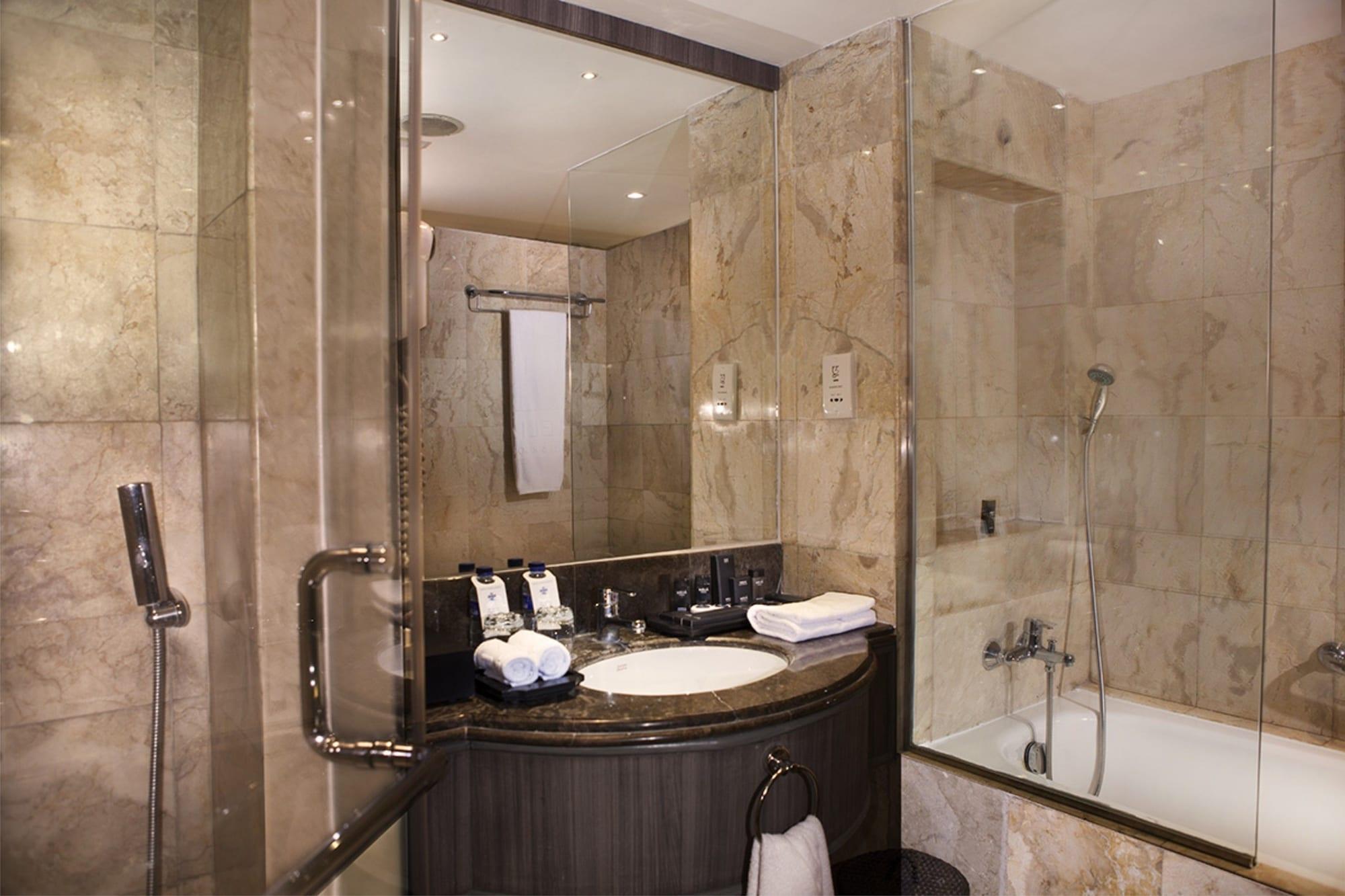 The Level, Suite, Executive Lounge Access