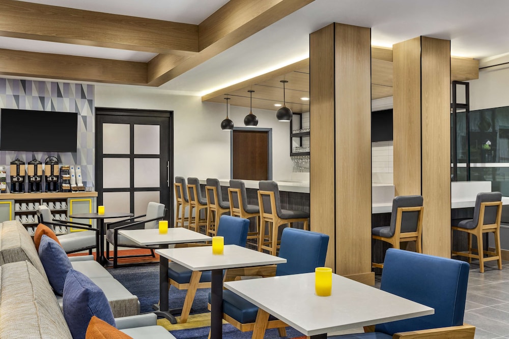 Hyatt House Bryan/College Station 16/27