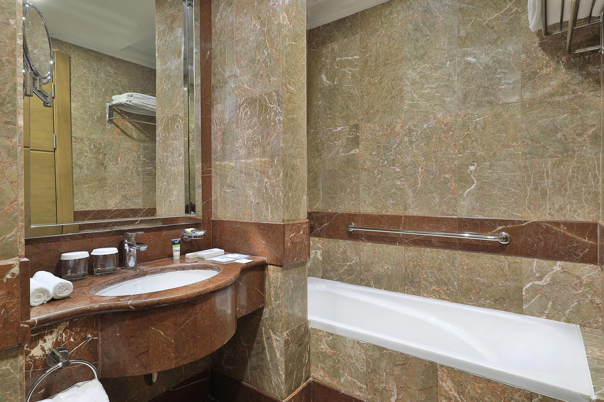 غرفة كلاسيكية بسريرين منفصلين، فور بوينتس باي شيراتون الفندقية(Four Points By Sheraton Makkah Al Naseem) 7/7