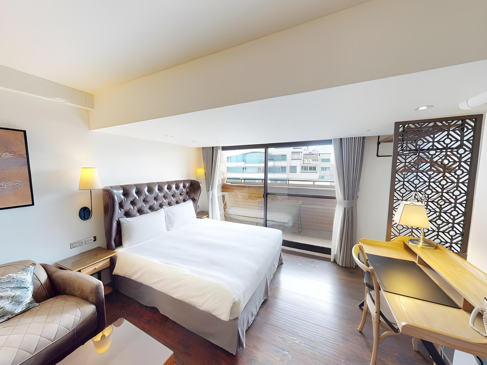 Deluxe, King Bed