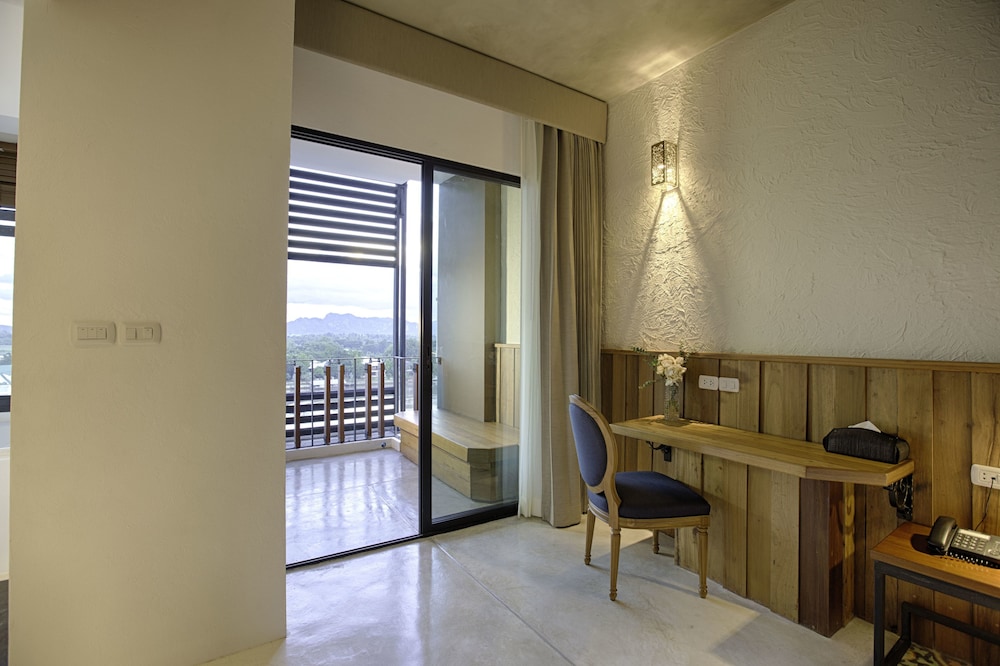 Natee the Riverfront Hotel Kanchanaburi 8/38