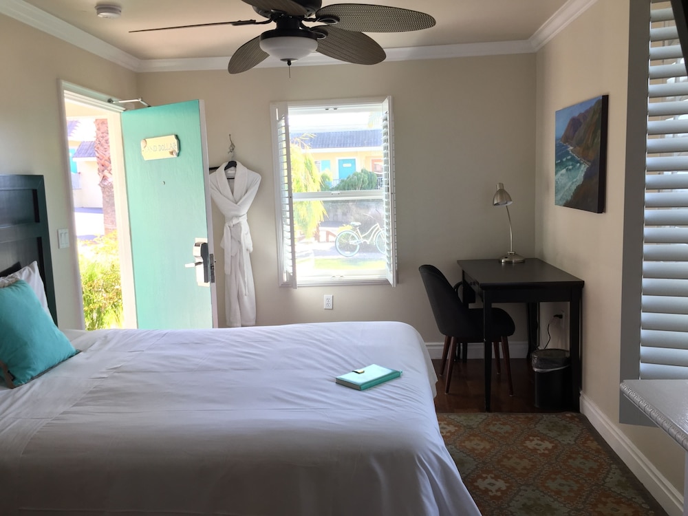 Beach Bungalow Inn and Suites 28/67
