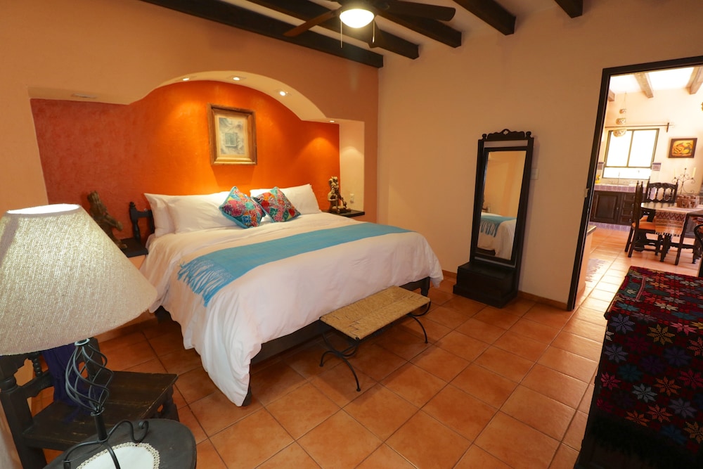 Casa Mia Suites 9/72