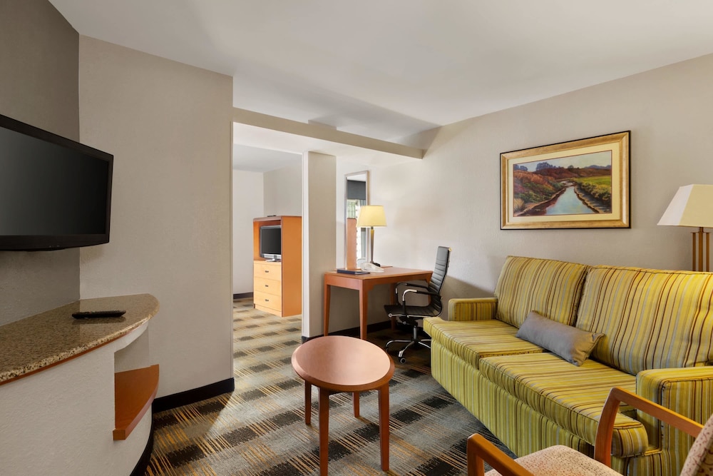 Baymont by Wyndham Lithia Springs Atlanta 17/28