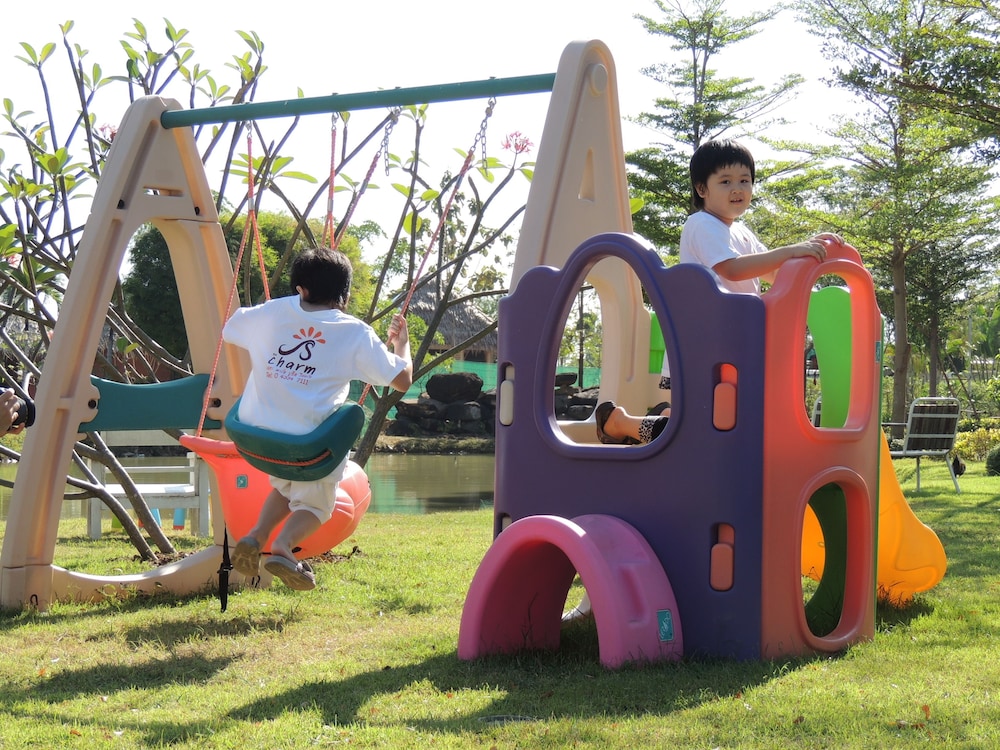 The Charm Boutique Resort & Hotel 42/46
