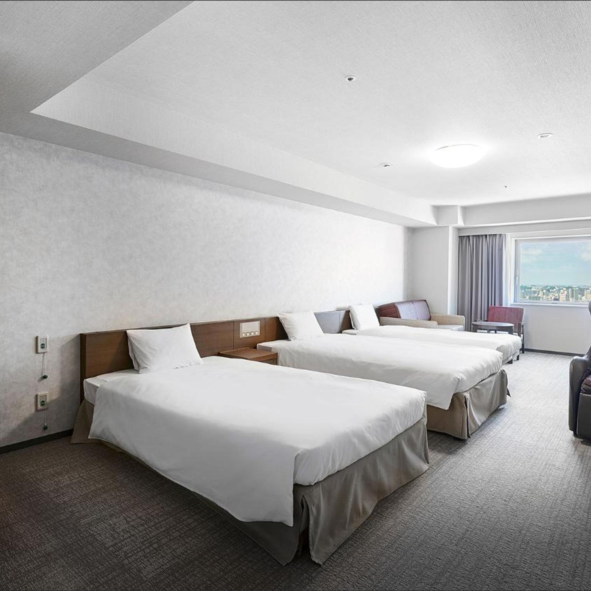 Universal, Twin Beds, with Extra Bed