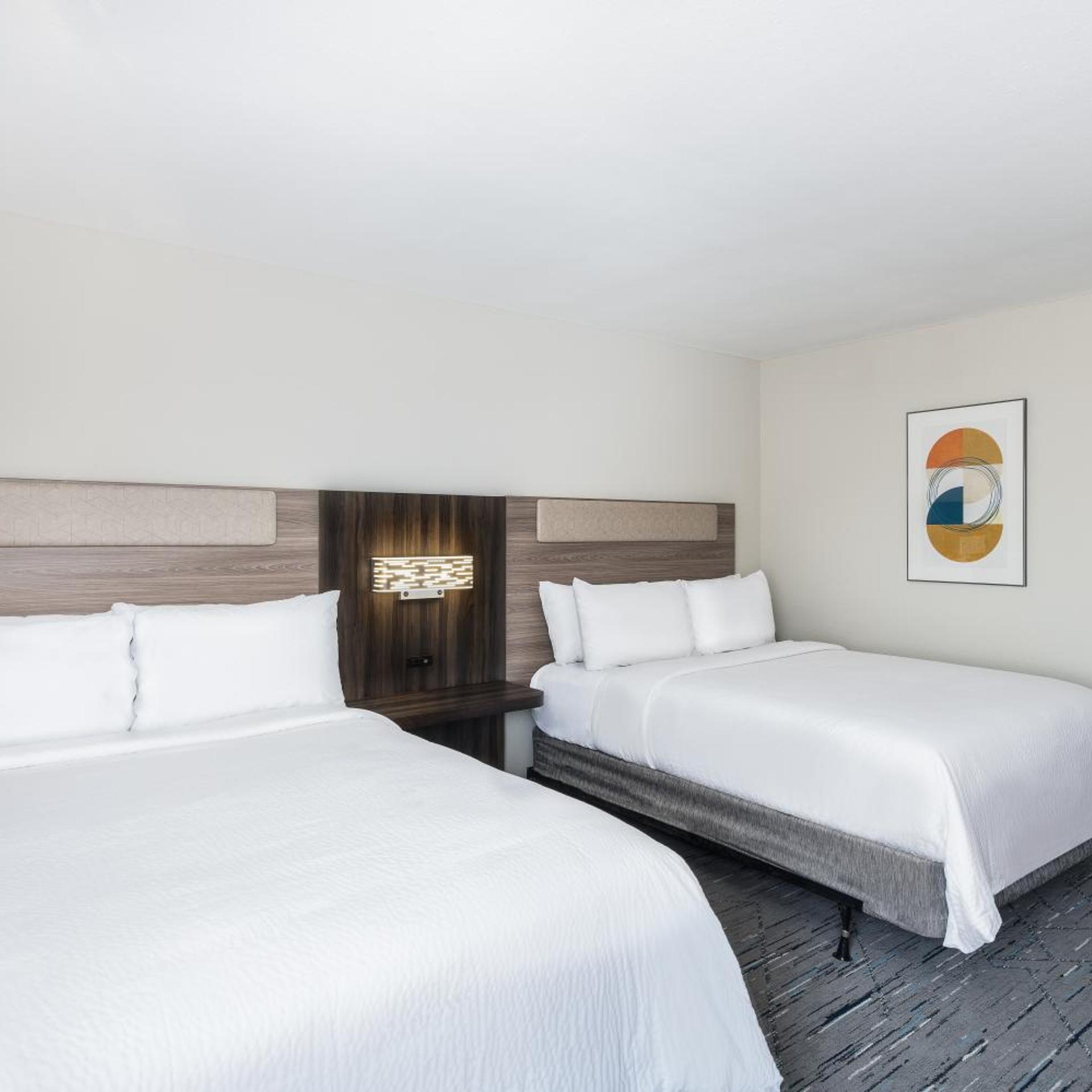 غرفة بسريرين كوين لذوي الإعاقة