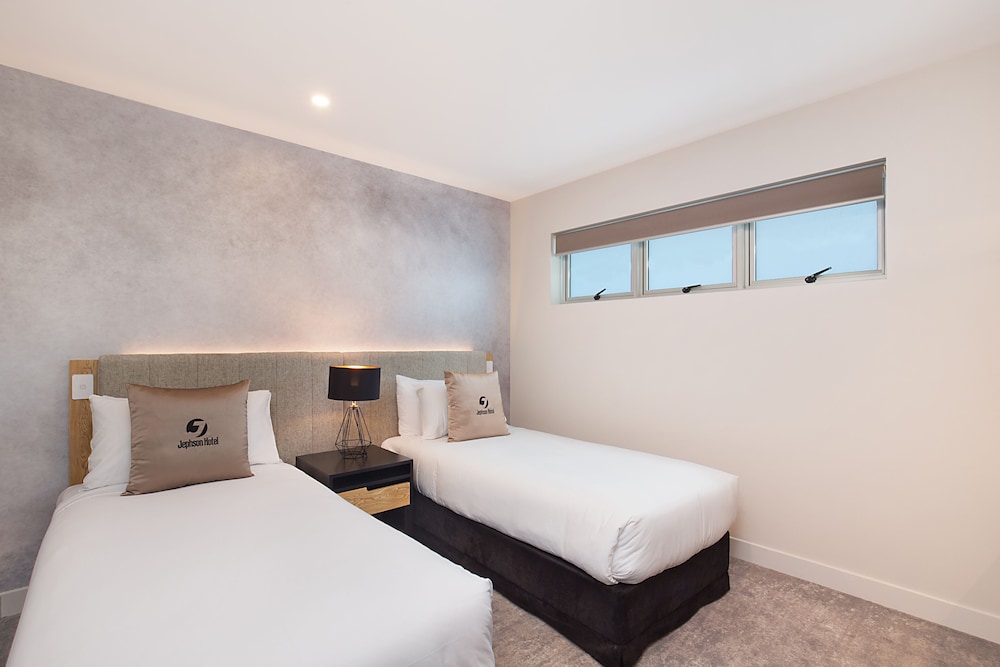 Jephson Hotel Apartments 8/53