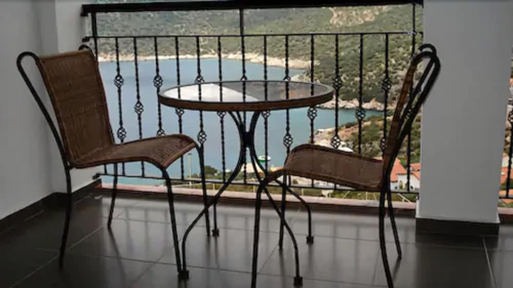 Kalamar Hotel 4/71