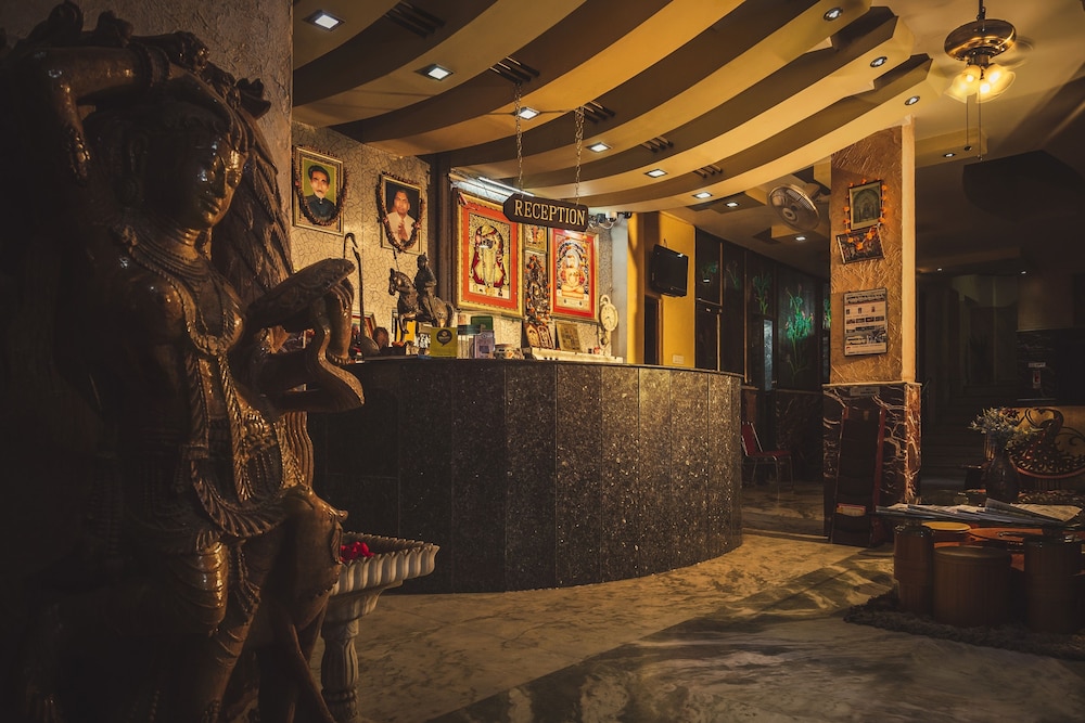 HOTEL MEENAKSHI 4/48